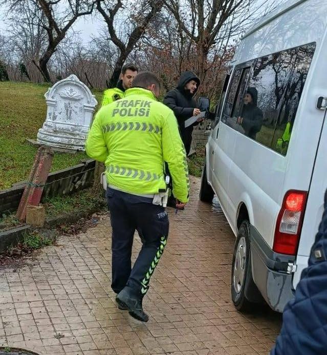 ÜNYE’DE OKUL SERVİS ARAÇLARINA SIKI DENETİM